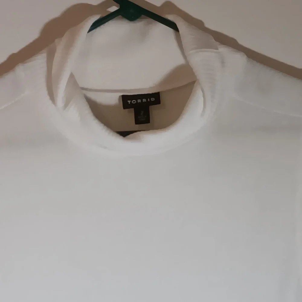 Torrid Sleeveless Ribbed Turtleneck Tank Top White Plus Size Blouse‎ - Picture 2 of 7